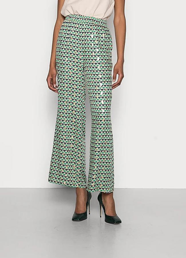 Imagen - Pantalones verdes brillantes de Culture, a la venta en Zalando, 61,56 euros.