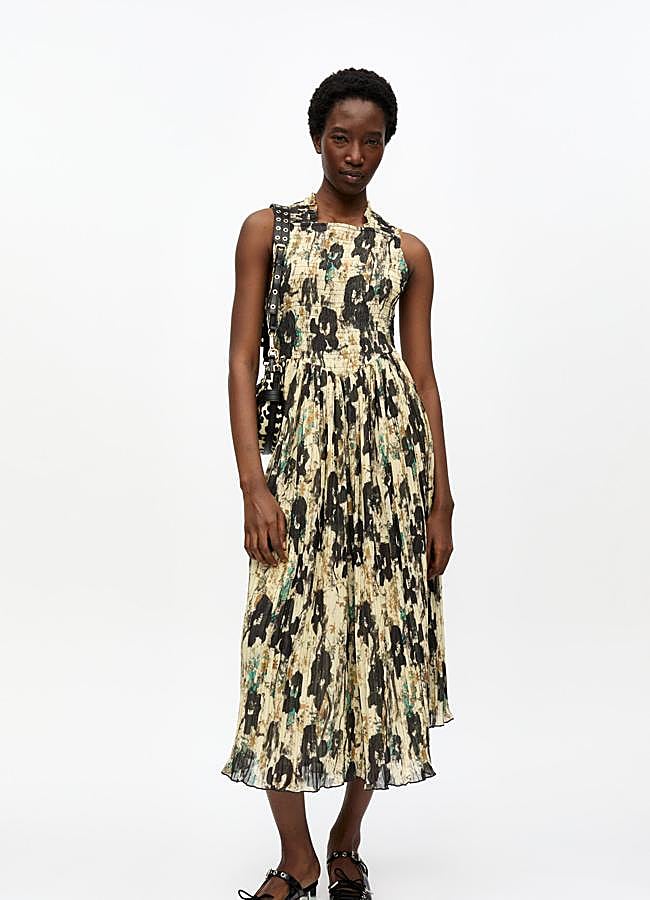 Imagen - Vestido con fruncido en el pecho de Ganni.