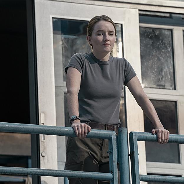 Kaitlyn Dever como Abby en la última secuencia de la segunda temporada de The Last of us.