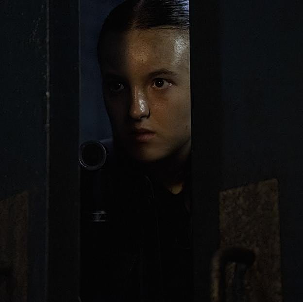 Bella Ramsey como Ellie en el último episodio de la segunda temporada de the last of us.