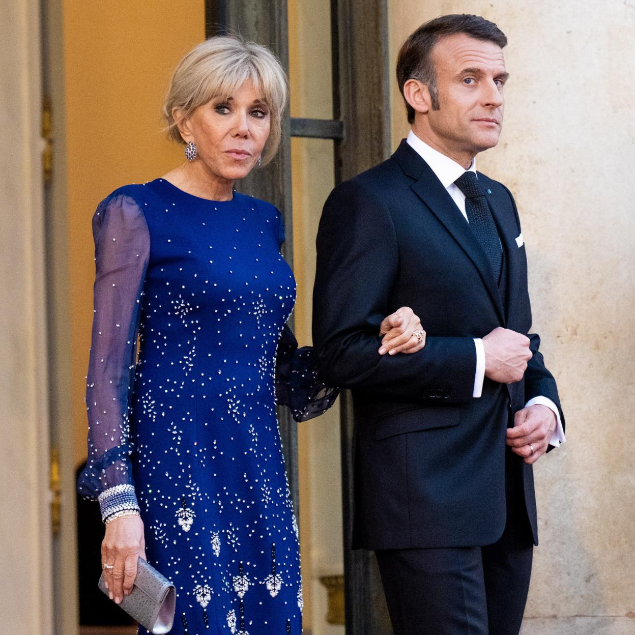 Brigitte Macron ejerce de primera dama en visitas de Estado y viajes oficiales, como el que ha llevado al matrimonio presidencial a Vietnam. 