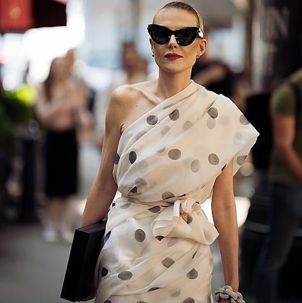 Vestidos de lunares con estilo parisino: el esencial de las francesas para ir espectaculares en verano