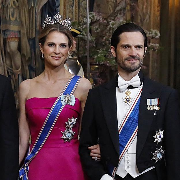 La princesa Magdalena de Suecia llevando la tiara de rubíes. 