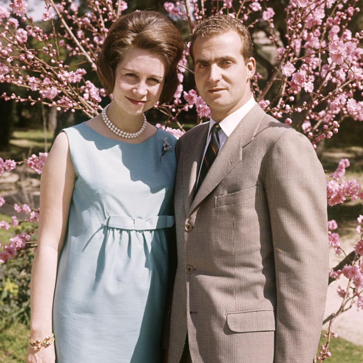 Juan Carlos y Sofía, en sus primeros años de noviazgo. .