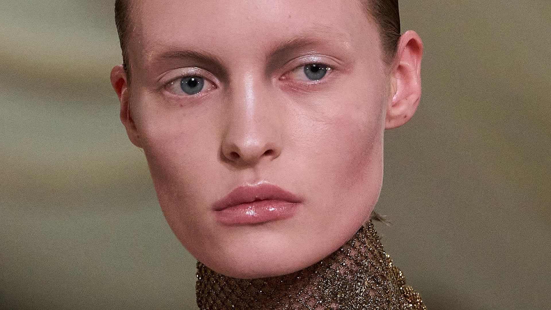 Por qué todo el mundo habla del fijador de maquillaje que por fin llega a España