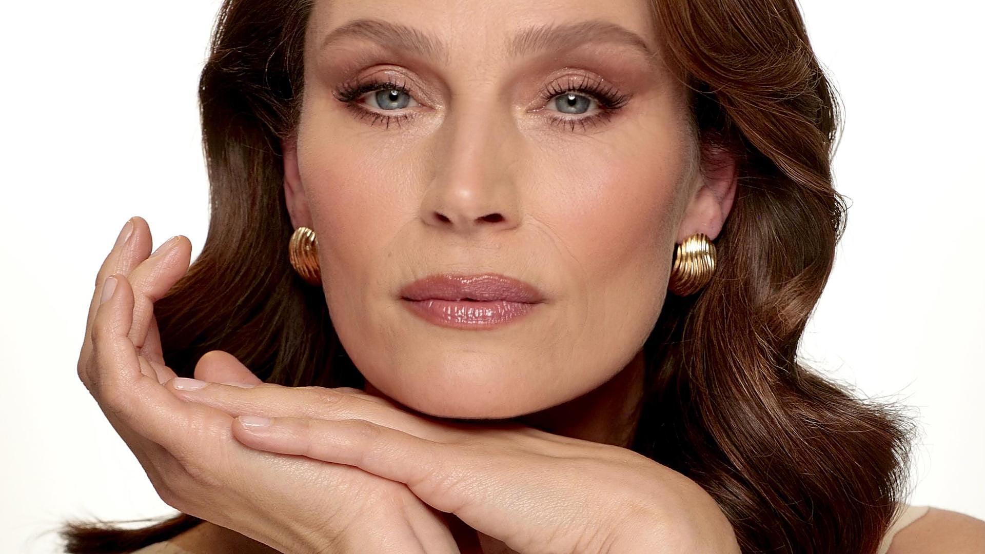 Si no quieres que se marquen las arrugas con el maquillaje, este es el producto que tienes que poner antes Si no quieres que se marquen las arrugas con el maquillaje, este es ...