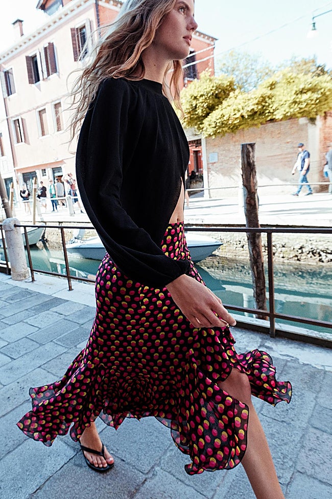 Falda estampada de Zara (39,99 euros)