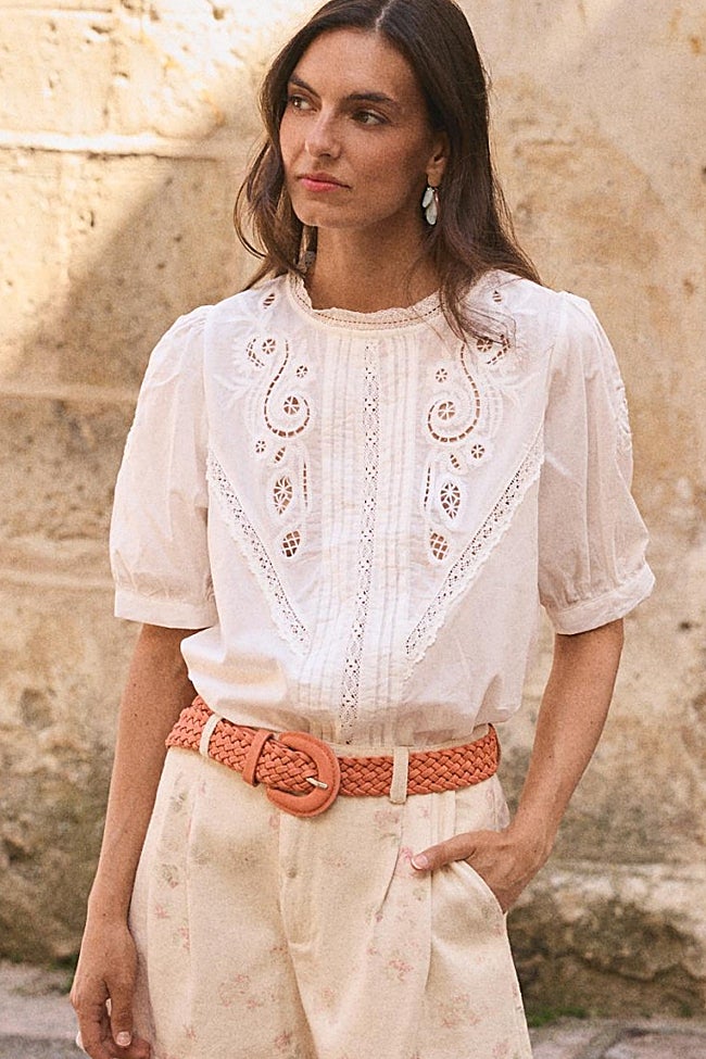 Blusa blanca de Polin et Moi (49,99 euros)