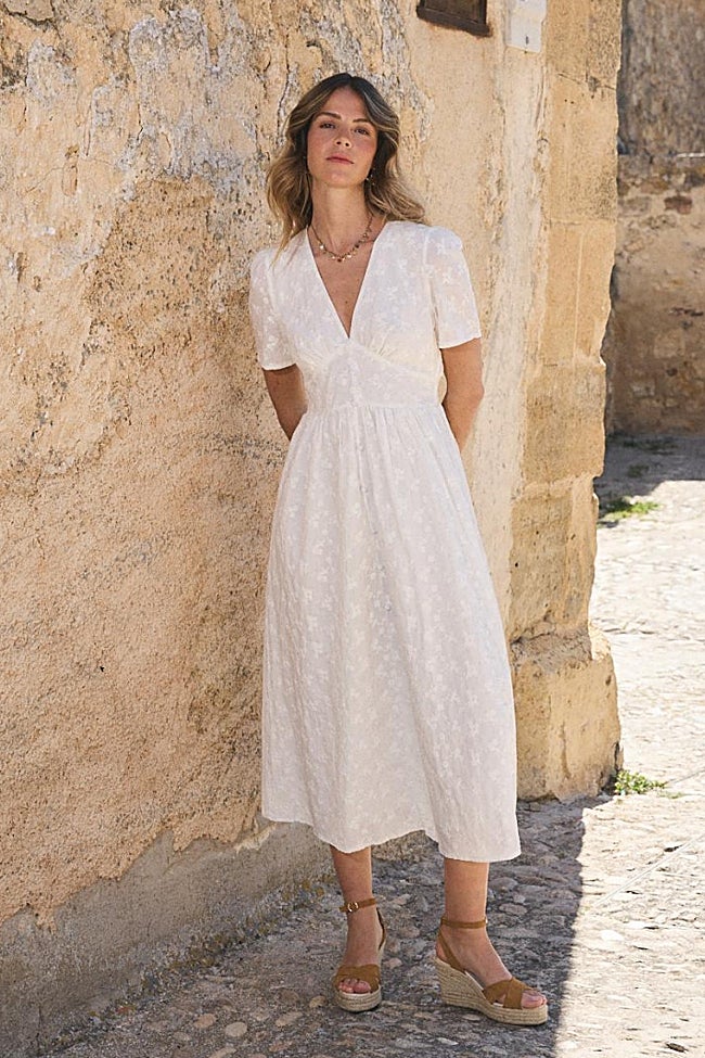 Vestido blanco de Polin et Moi (65,95 euros)