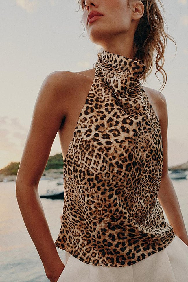 Top con estampado animal de Zara (19,99 euros)