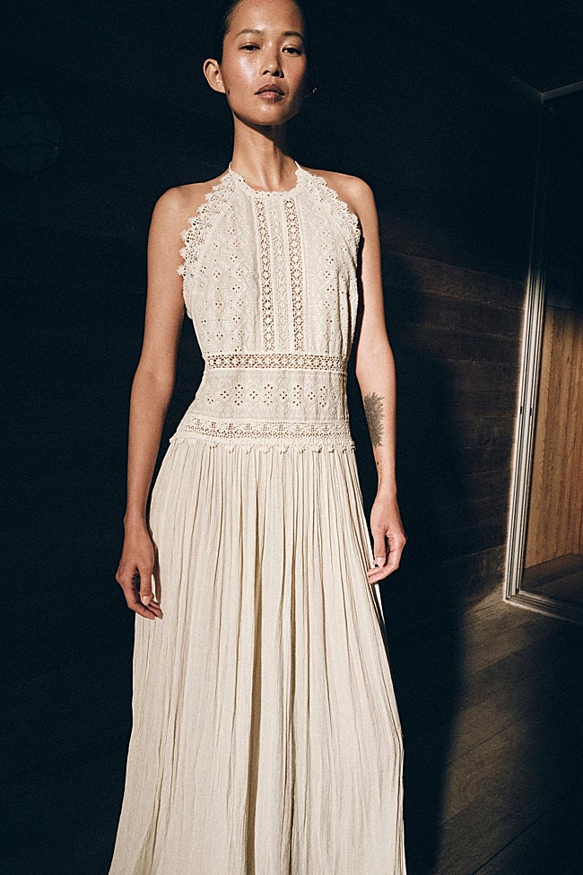 Vestido con bordados de Zara (55,99 euros)