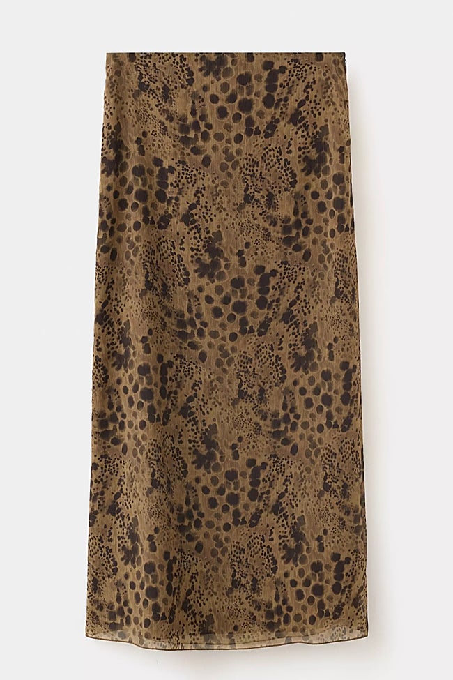 Falda con estampado de leopardo de Mango (29,99 euros)