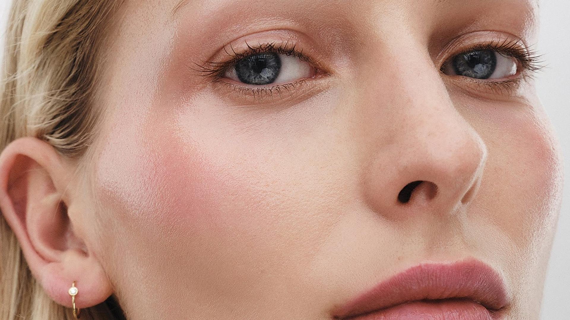 Piel luminosa en verano: el truco del maquillador Xabier Rodrigues para un acabado saludable