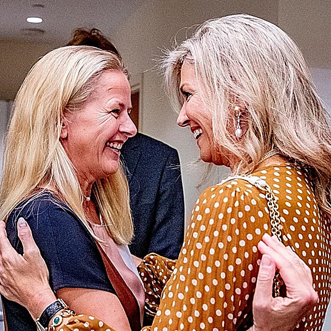 Mabel y Máxima, muy sonrientes durante un encuentro en Nueva York.