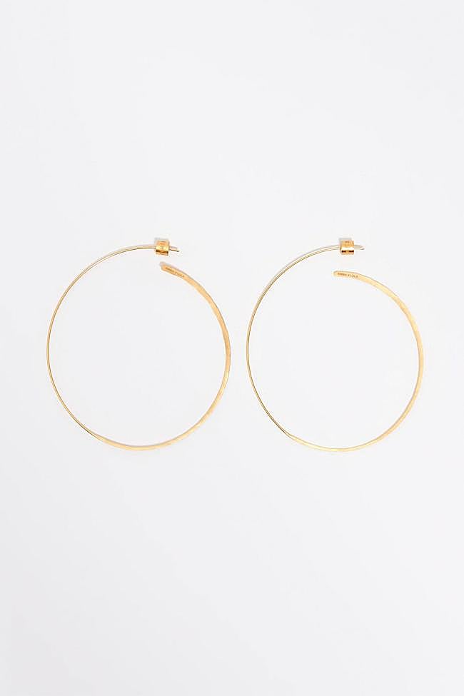 Pendientes de aros dorados de Bimba y Lola.