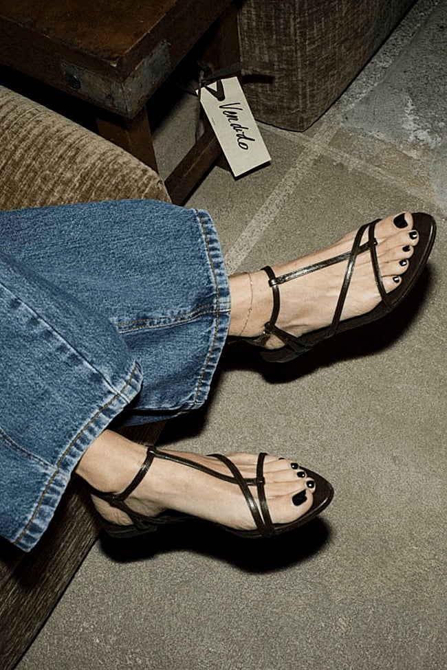 Sandalias planas de Bimani (129 euros)