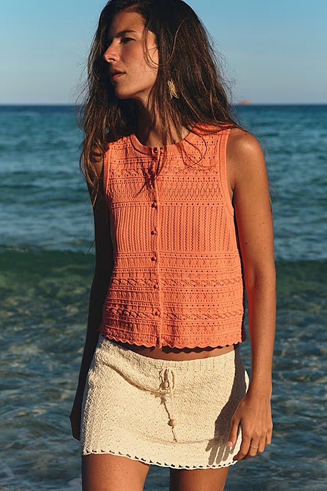 Top naranja melocotón de Sézane (95 euros)