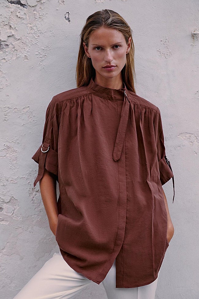 Camisa color teja de Zara (25,95 euros)
