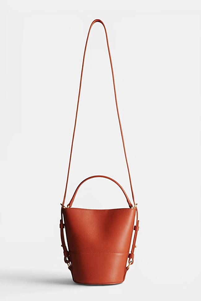 Bolso de piel de Sézane (240 euros)