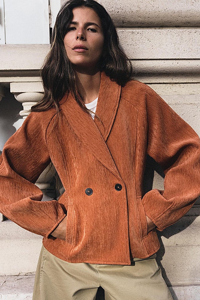 Chaqueta cruzada de Zara (39,99 euros)