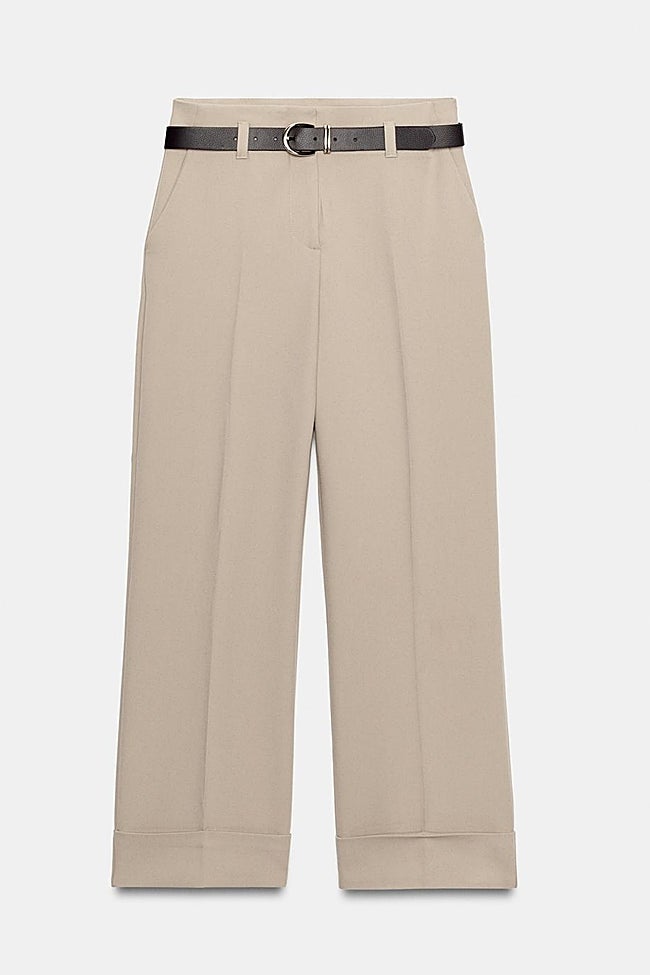 Pantalón con cinturón de Zara (35,99 euros)