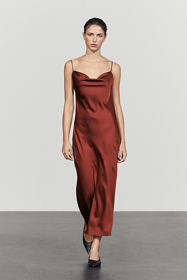 Vestido satinado de Massimo Dutti (89,99 euros)