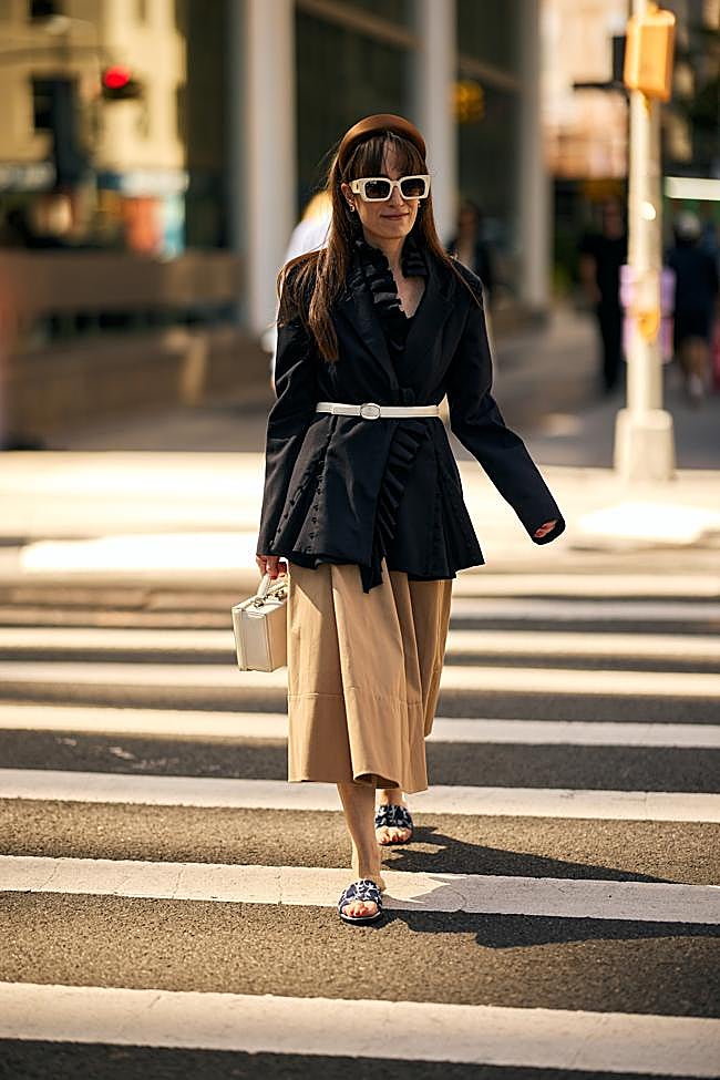 Un look con chaqueta estilo peplum.