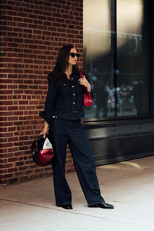 Total look con chaqueta estilo peplum.
