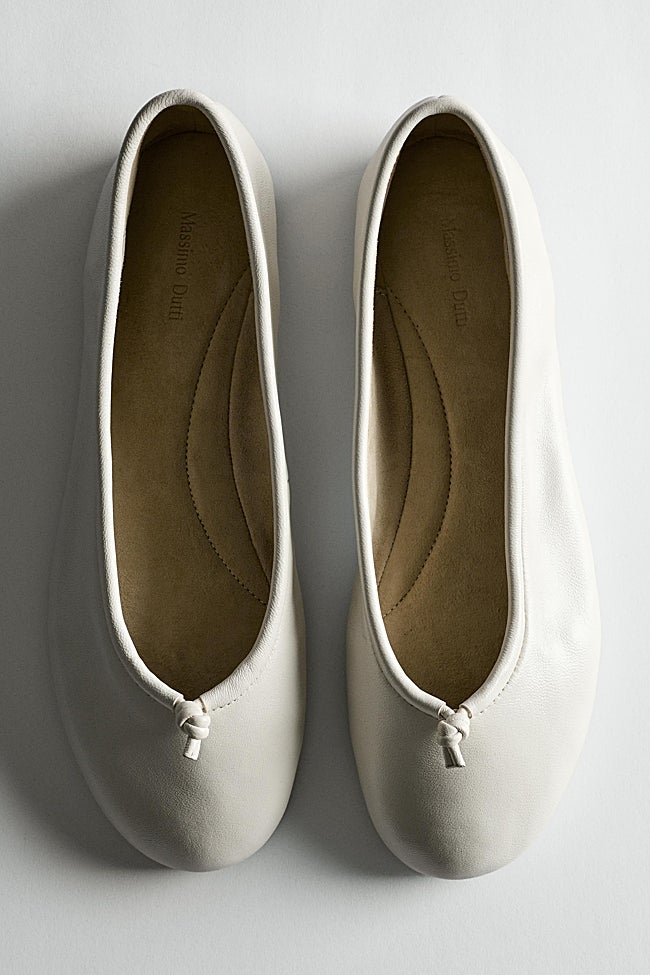 Bailarinas blancas de Massimo Dutti (79,99 euros)