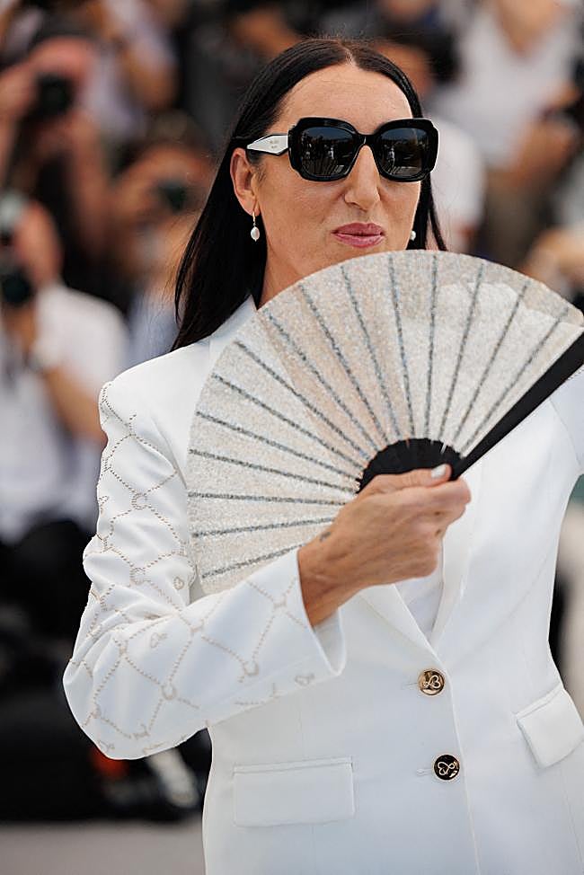 Rossy de Palma con un abanico.