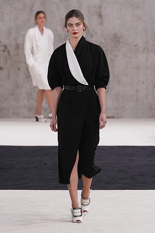 Look de Lanvin durante la Semana de la Moda de París.