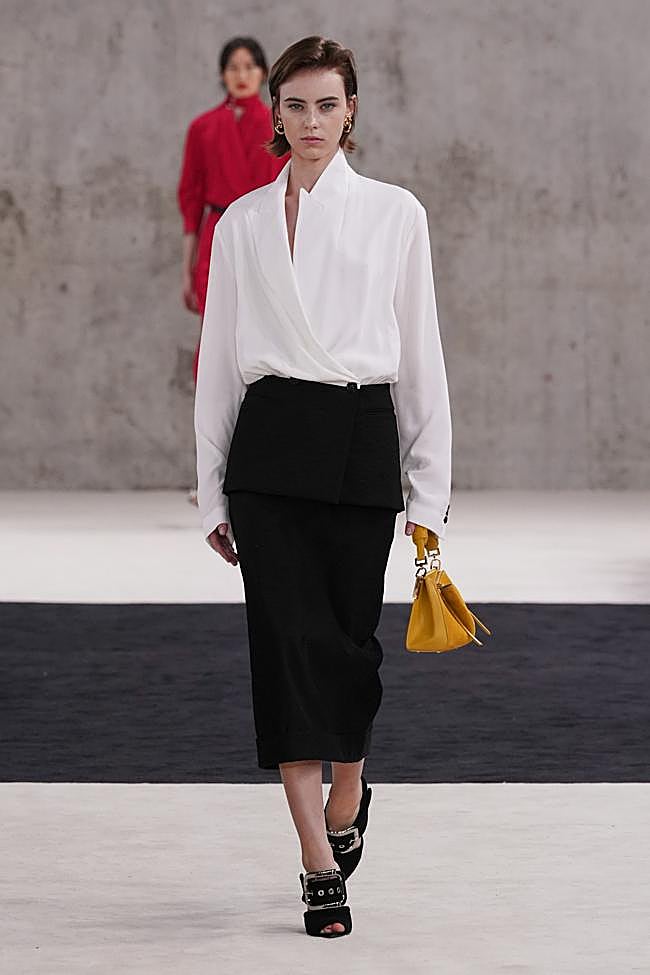 Look de Lanvin durante la Semana de la Moda de París.
