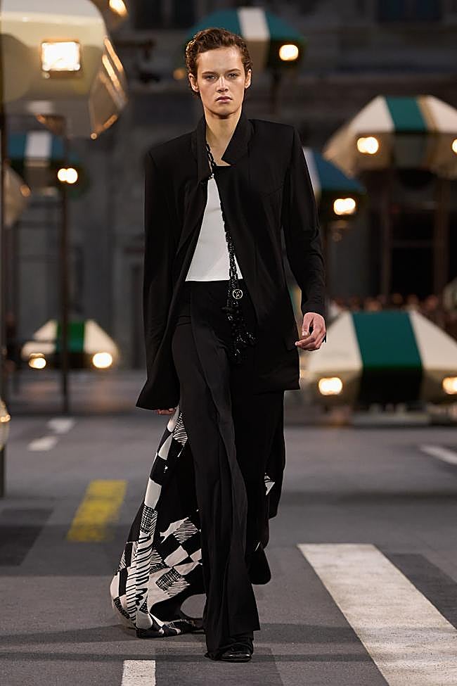 Look de Louis Vuitton durante la Semana de la Moda de París.