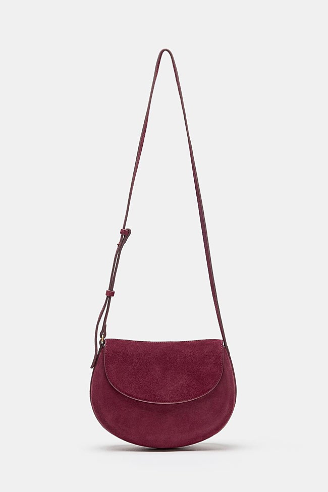 Bolso burdeos de Zara (49,95 euros)