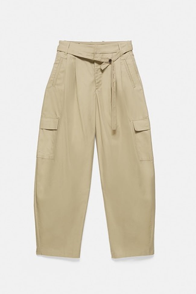 Pantalón cargo de Pull & Bear (35,99 euros)