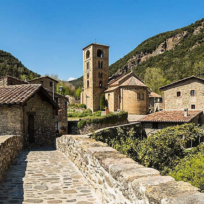 El bello pueblo de Girona en el que vas a querer perderte este otoño ...