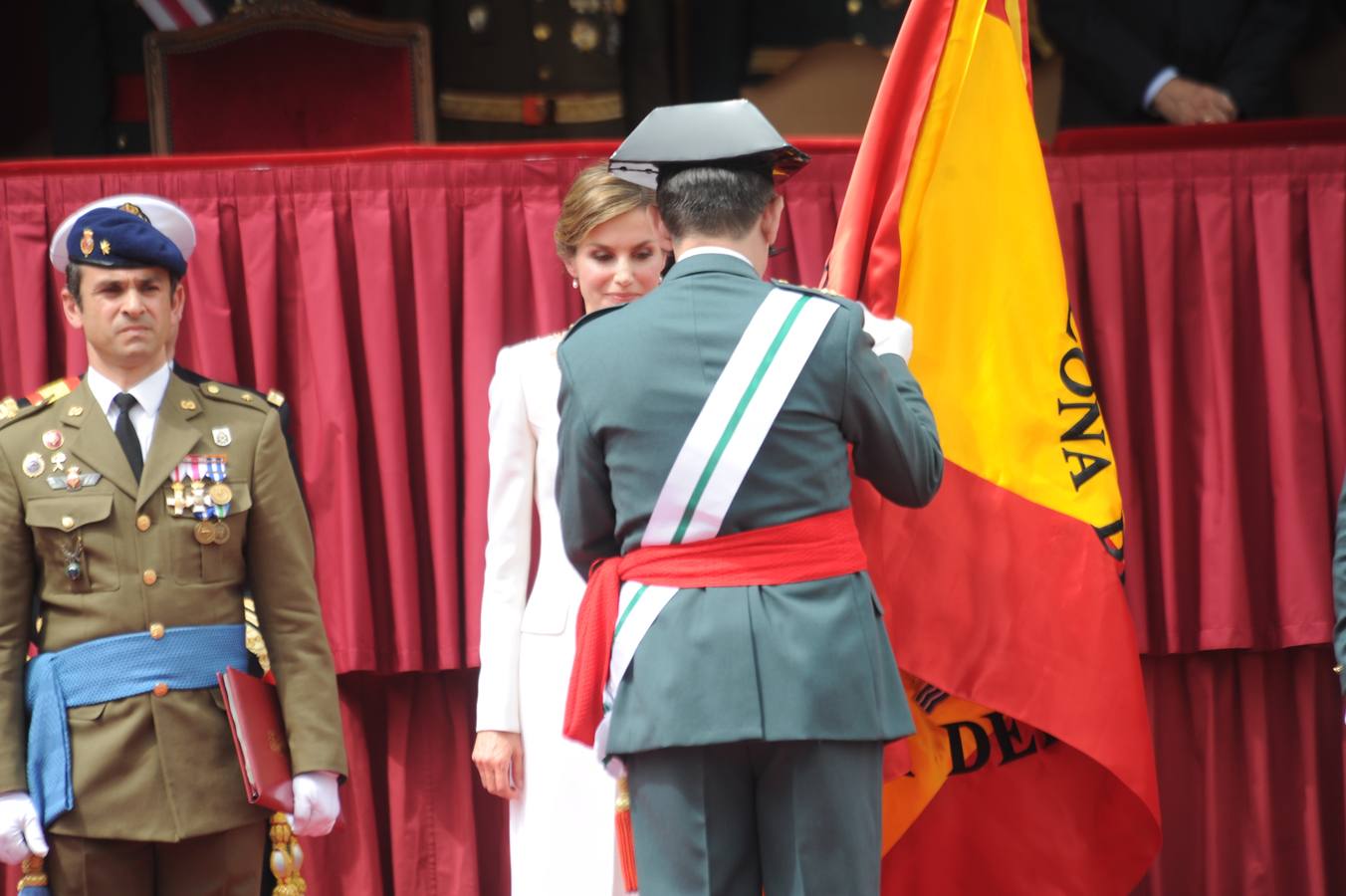 La Reina preside un homenaje a la Guardia Civil en Vitoria