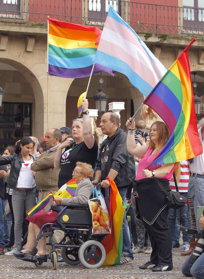 Participantes de la Marcha del Orgullo Gay en Gijón.