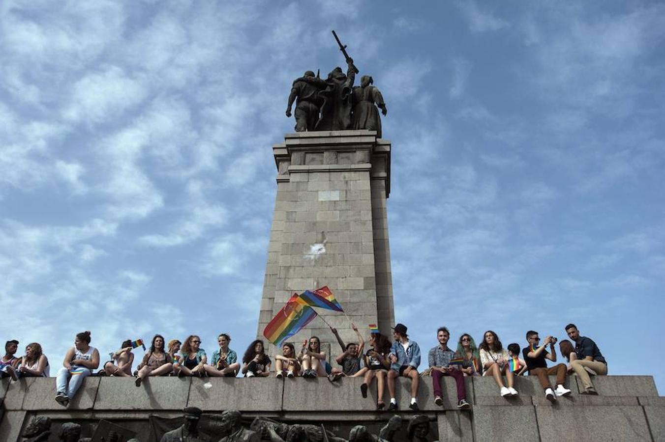 Espectadores de la Marcha del Orgullo Gay en Sofía (Bulgaria).