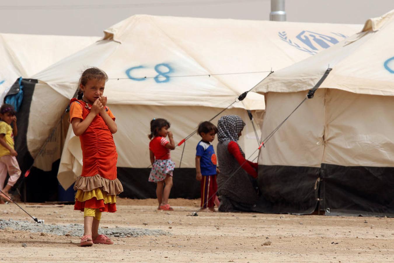 Niños desplazados que huyeron de la violencia del Estado Islámico, en un campo de refugiados en la zona Makhmour, Irak.