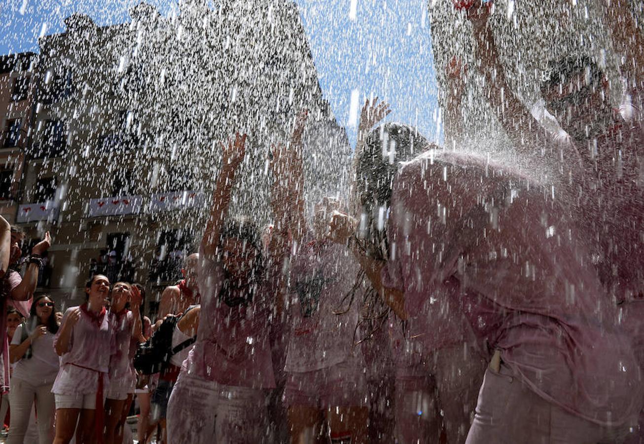 El &#039;chupinazo&#039; abre nueve días de celebración en Pamplona