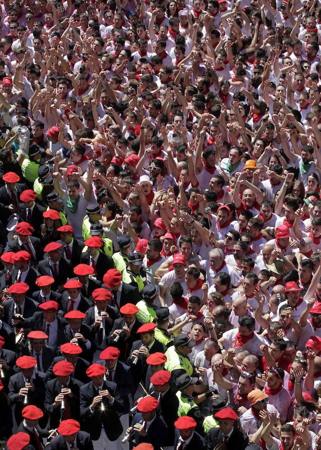 El &#039;chupinazo&#039; abre nueve días de celebración en Pamplona