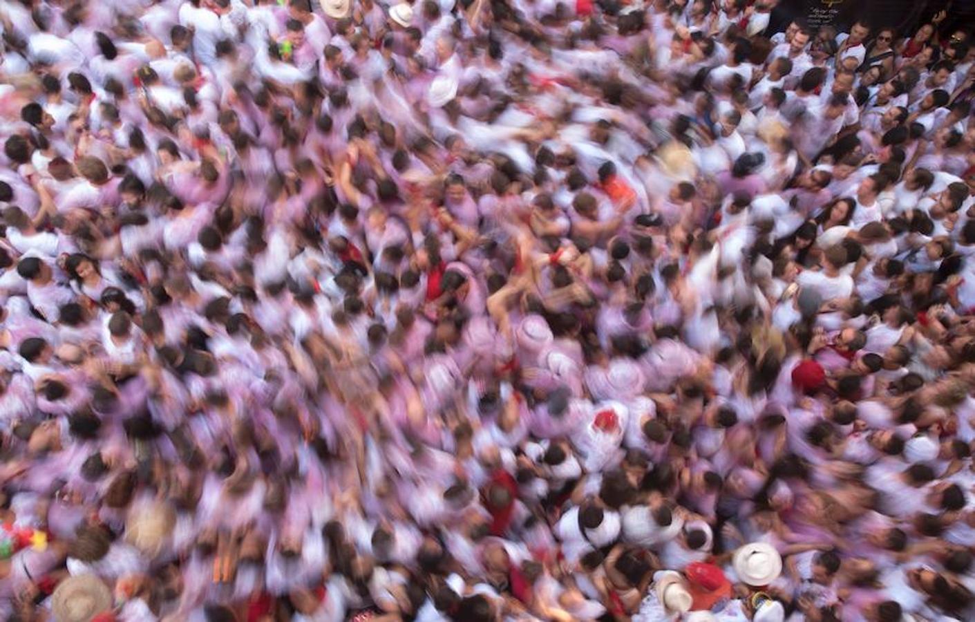 El &#039;chupinazo&#039; abre nueve días de celebración en Pamplona