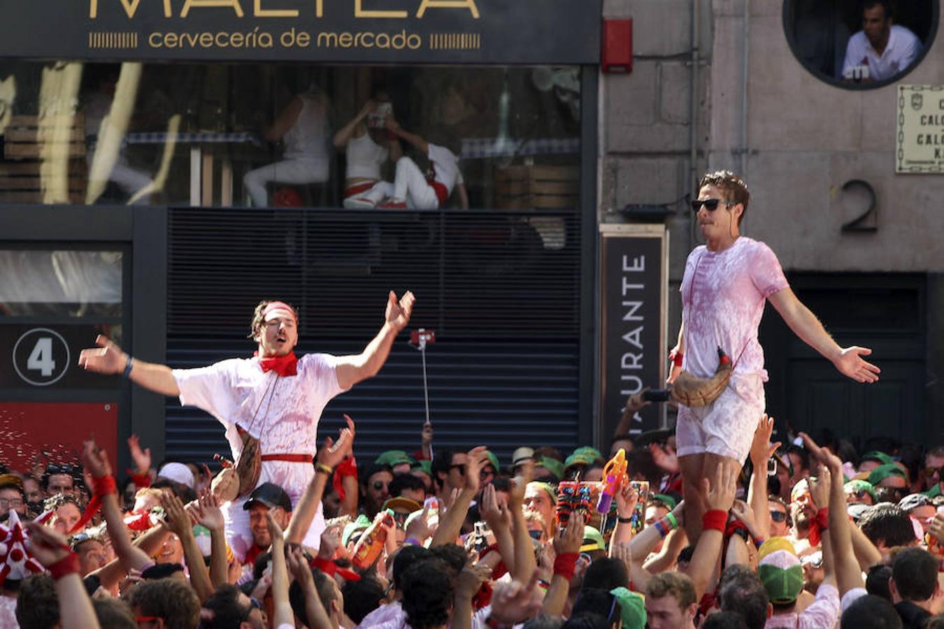 El &#039;chupinazo&#039; abre nueve días de celebración en Pamplona