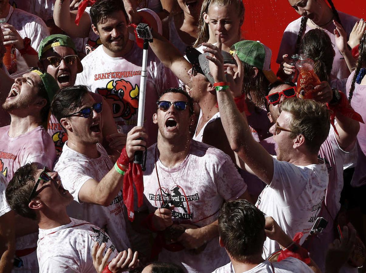 El &#039;chupinazo&#039; abre nueve días de celebración en Pamplona