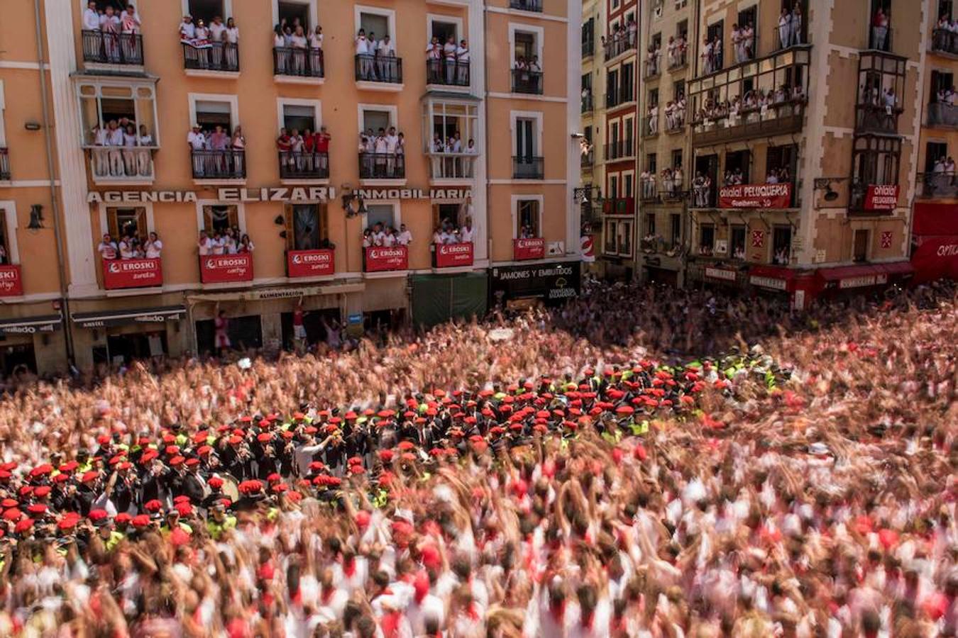 El &#039;chupinazo&#039; abre nueve días de celebración en Pamplona