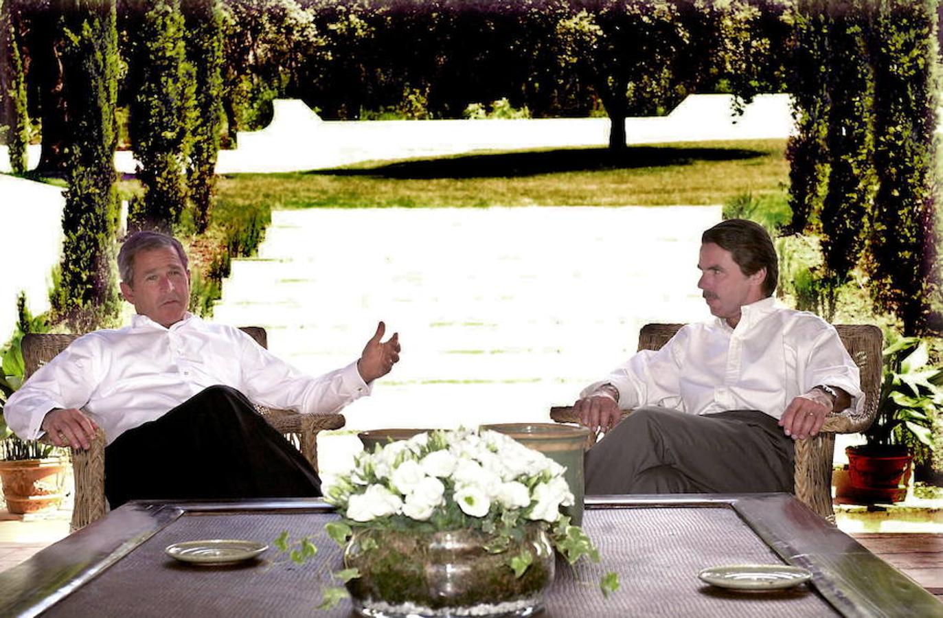 George W. Bush y José María Aznar, durante la visita que el mandatario republicano efectuó en junio de 2001.