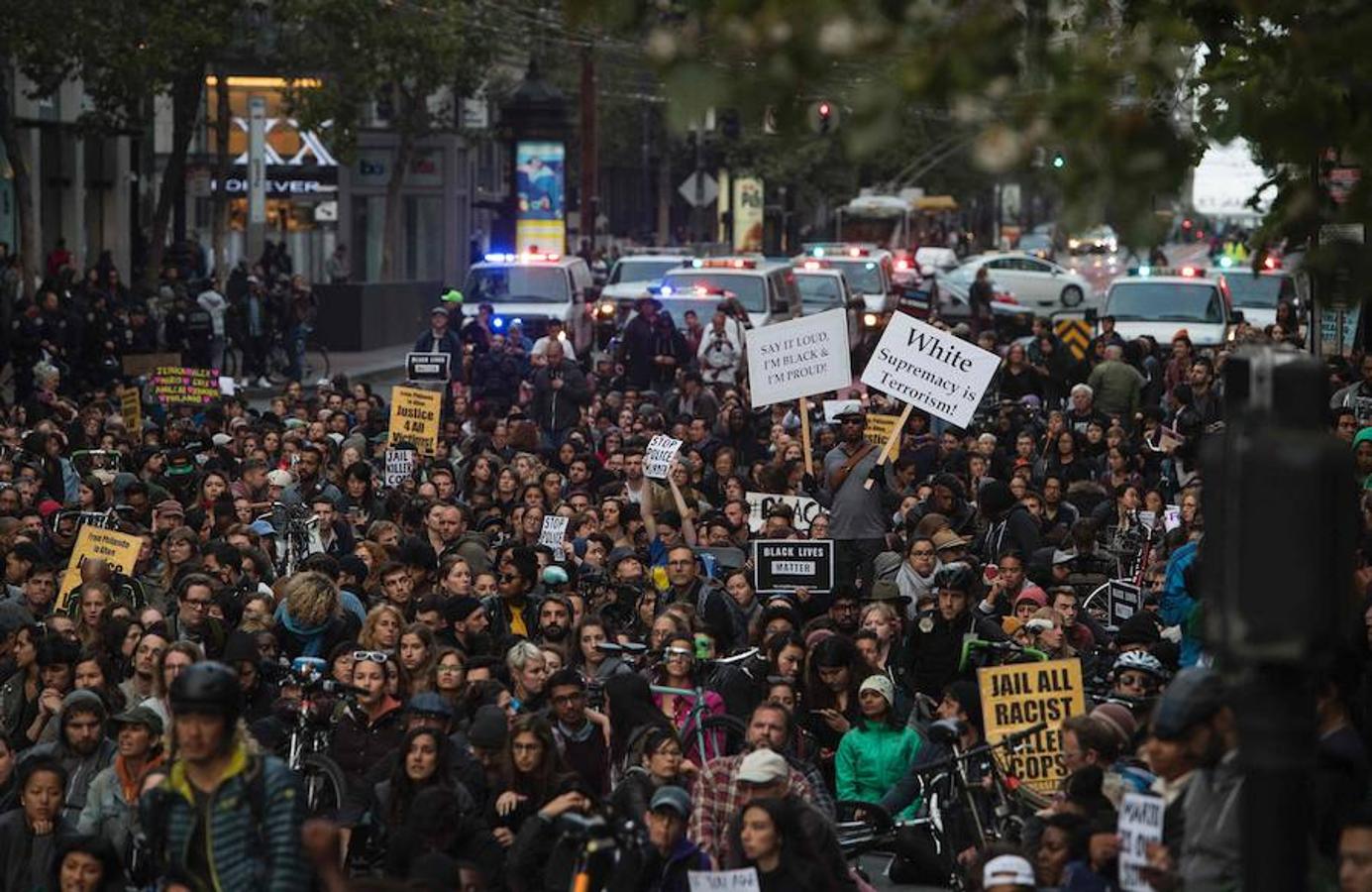 Miles de personas salen a la calle en EE UU contra la violencia policial