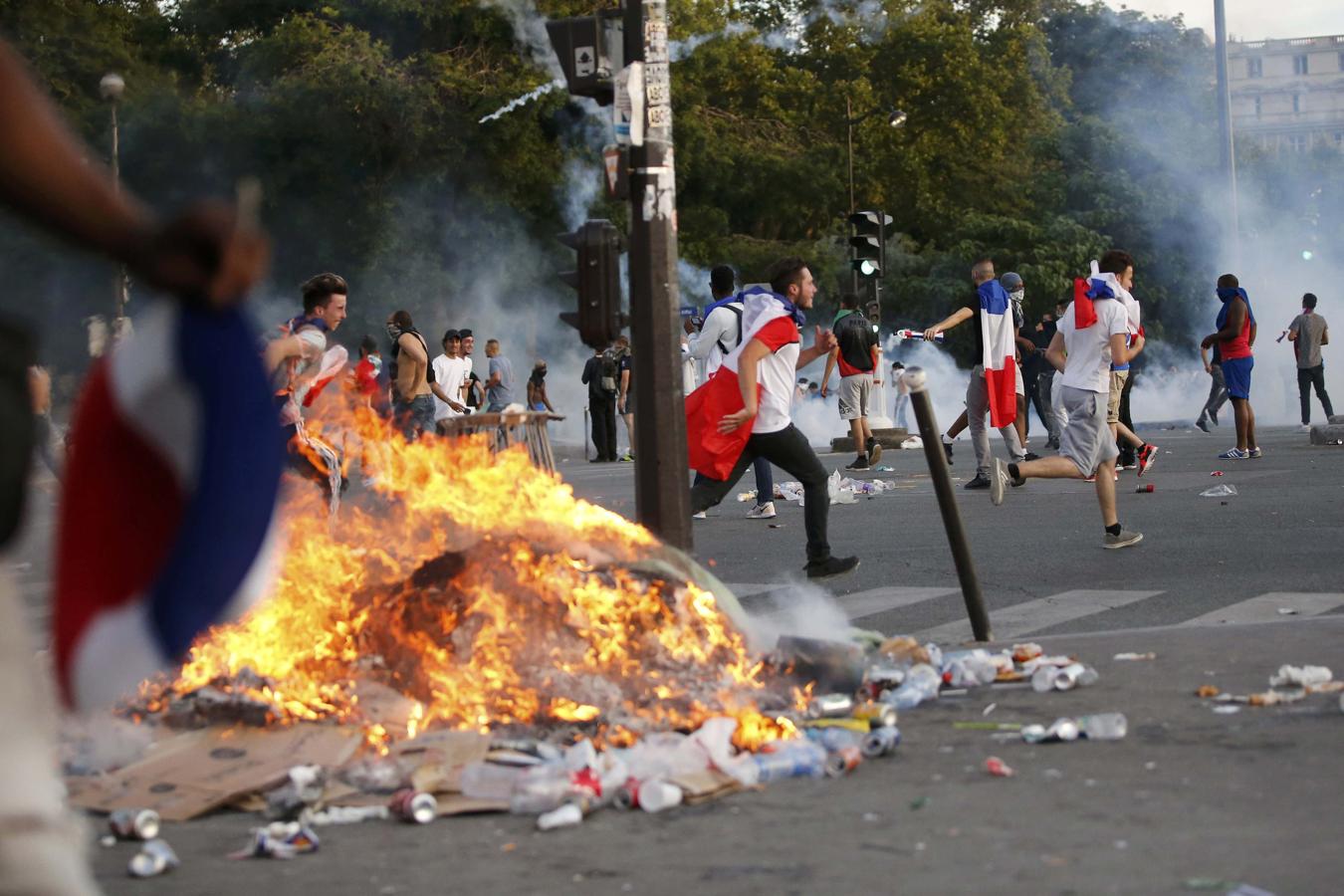 Imágenes de los altercados sucedidos en los alrededores del estadio