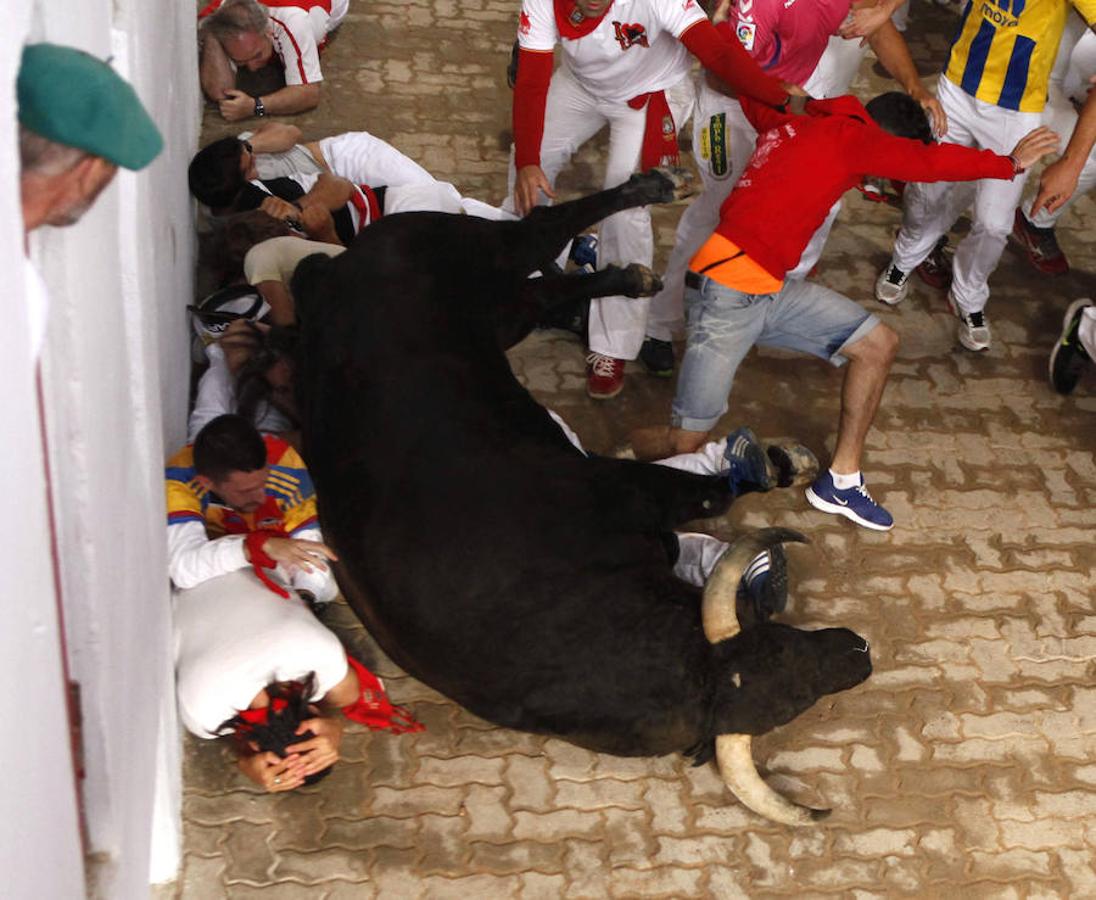 Quinto encierro de San Fermín rápido y limpio